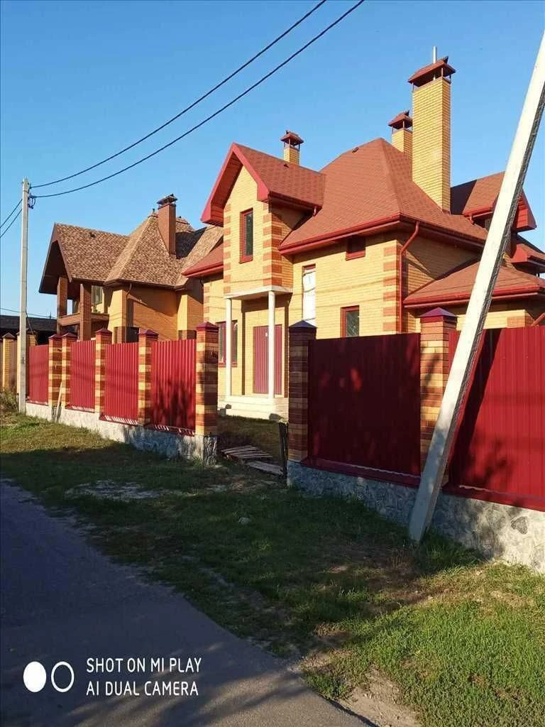 Шикарний особняк в Розсошенцях!