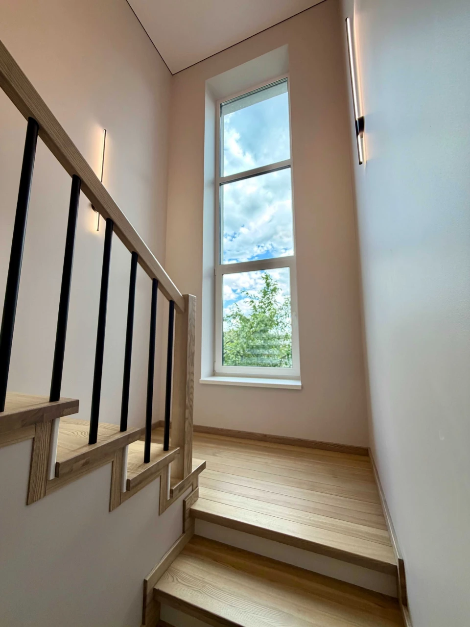 Продаж двоповерхового будинку  150m2 біля Osocor Residence,