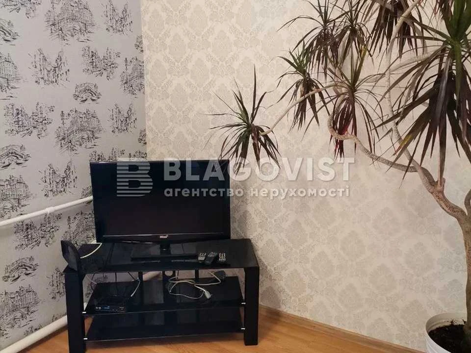 Будинок. Київ, Дібровна вул.