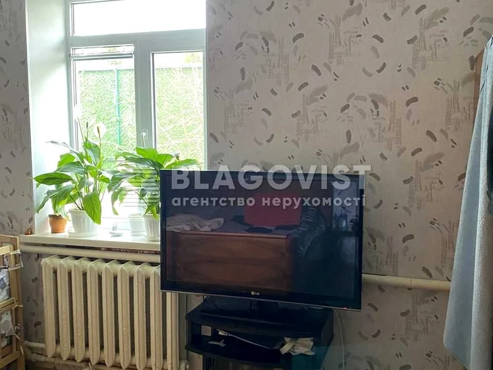 Будинок. Київ, Дібровна вул.