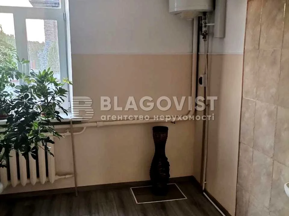 Будинок. Київ, Дібровна вул.