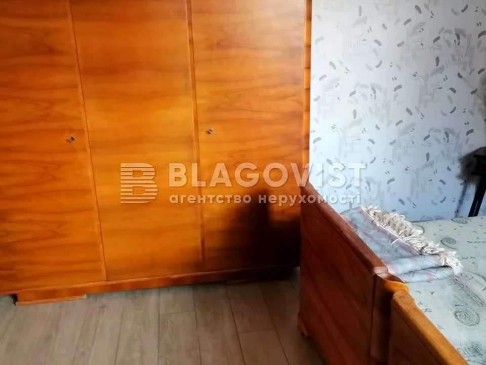 Будинок. Київ, Дібровна вул.