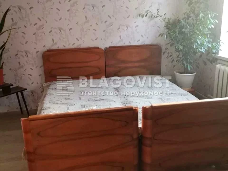 Будинок. Київ, Дібровна вул.