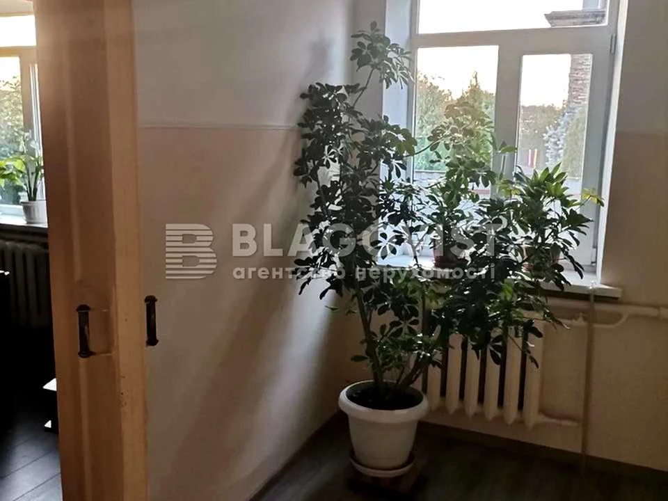 Будинок. Київ, Дібровна вул.