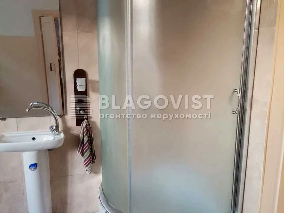 Будинок. Київ, Дібровна вул.