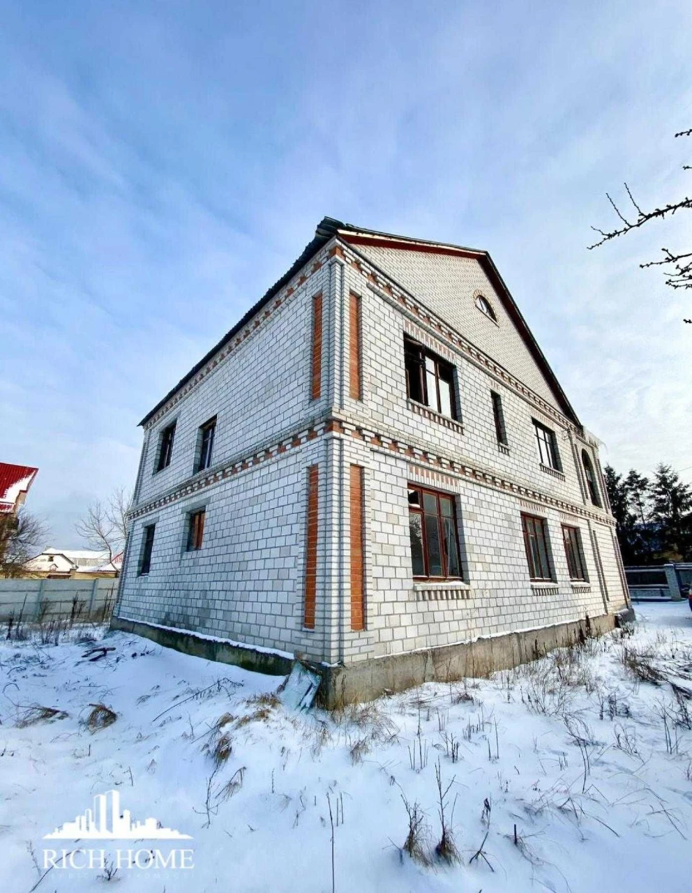 Світославського, 30, двоповерховий будинок 218м2, 10 соток,