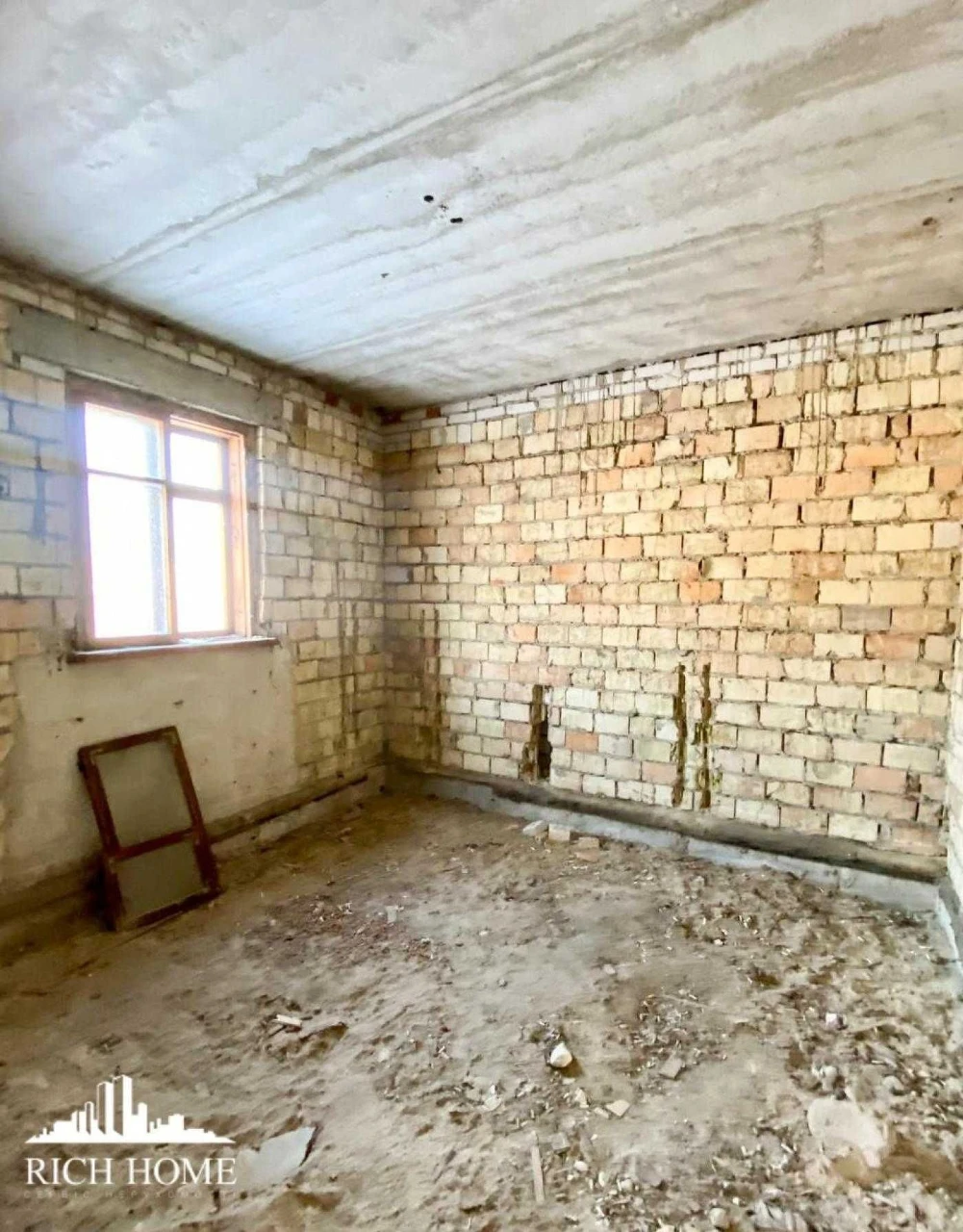 Світославського, 30, двоповерховий будинок 218м2, 10 соток,