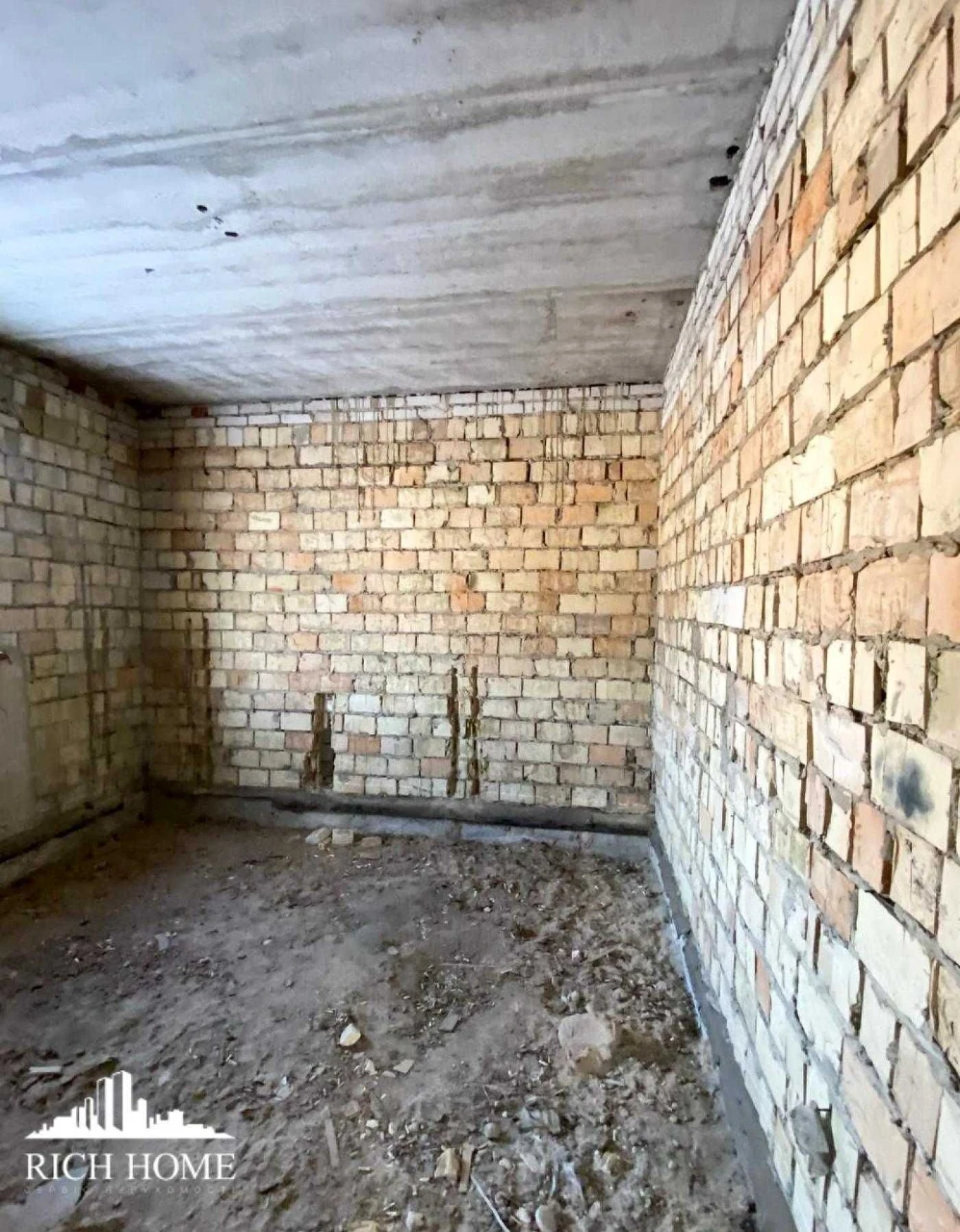 Світославського, 30, двоповерховий будинок 218м2, 10 соток,