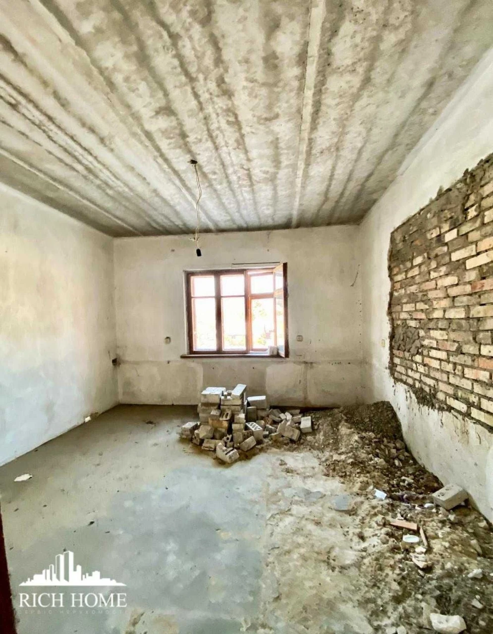 Світославського, 30, двоповерховий будинок 218м2, 10 соток,