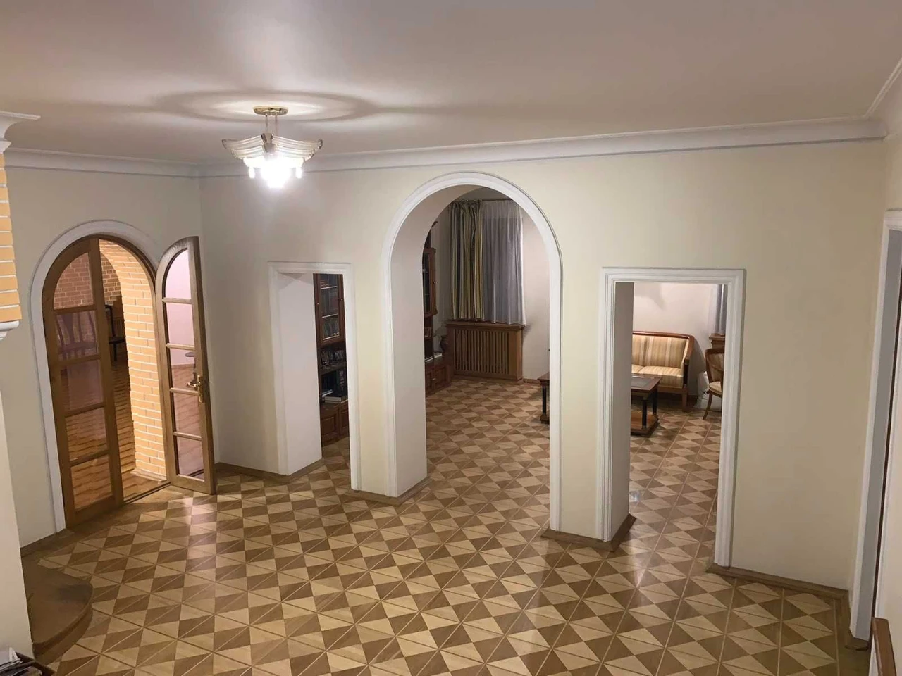 От хозяина! Особняк 828 м2. 22 сотки. Подольский район. Ветр