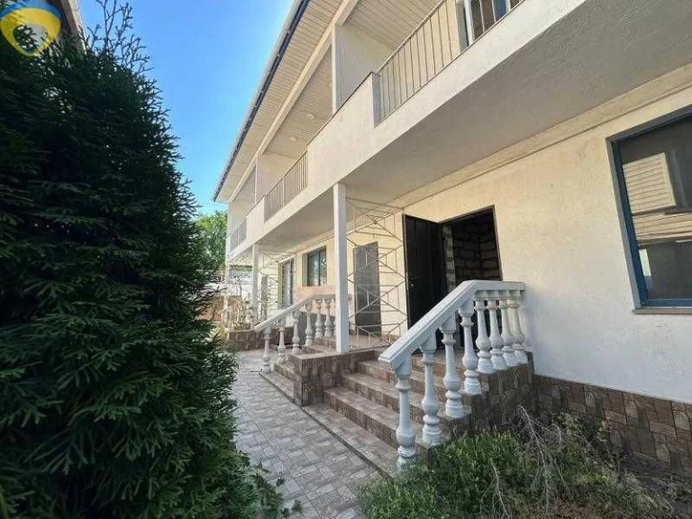 I will sell a townhouse on Fontana for the price of an apartment!