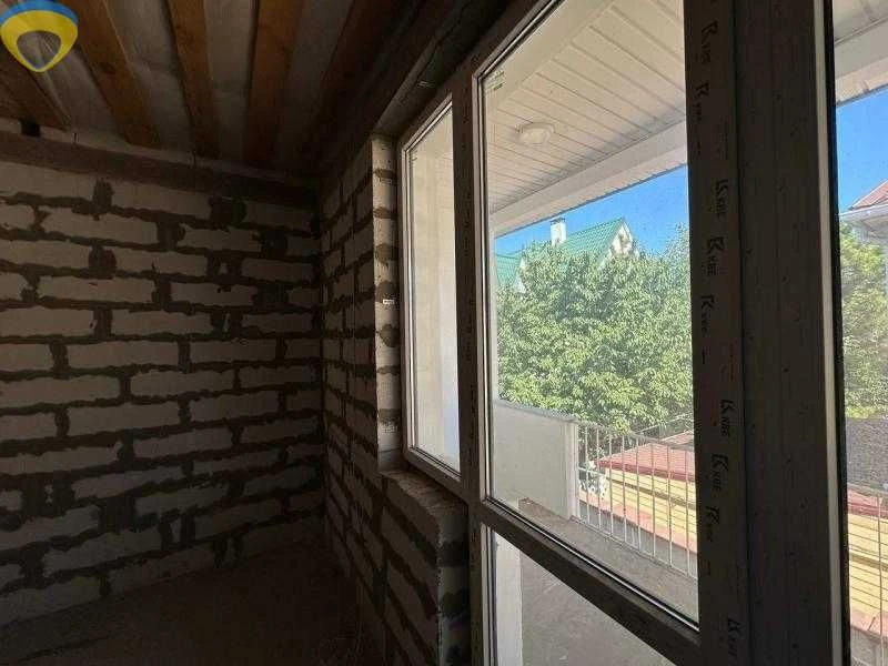 I will sell a townhouse on Fontana for the price of an apartment!