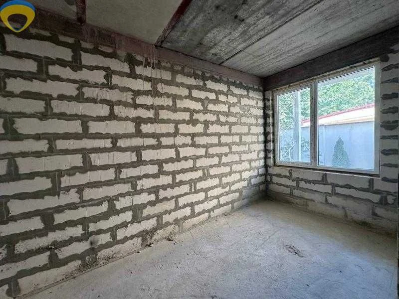 I will sell a townhouse on Fontana for the price of an apartment!