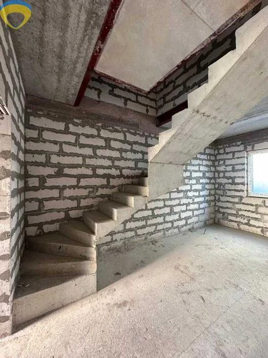 I will sell a townhouse on Fontana for the price of an apartment!