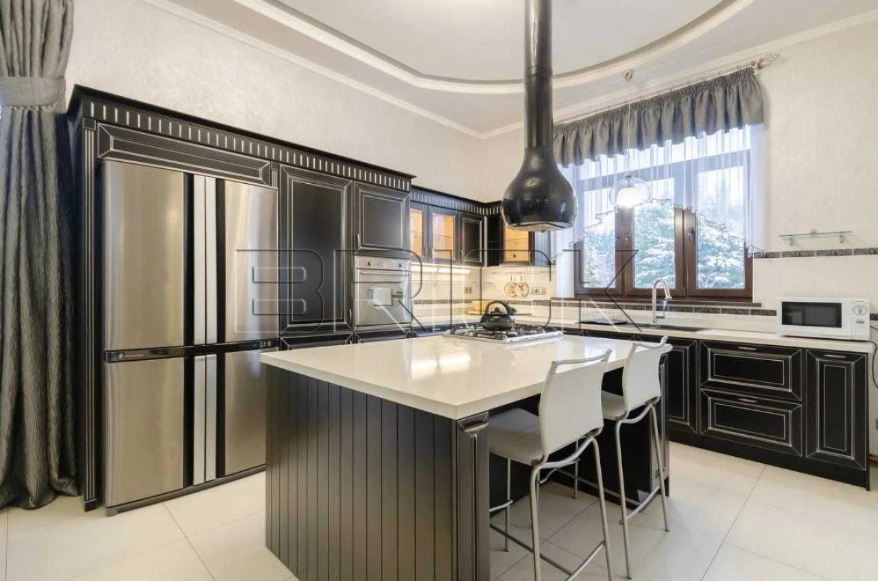 Продаж Будинок Старообухівська 11 1500 м2  Конча - Заспа