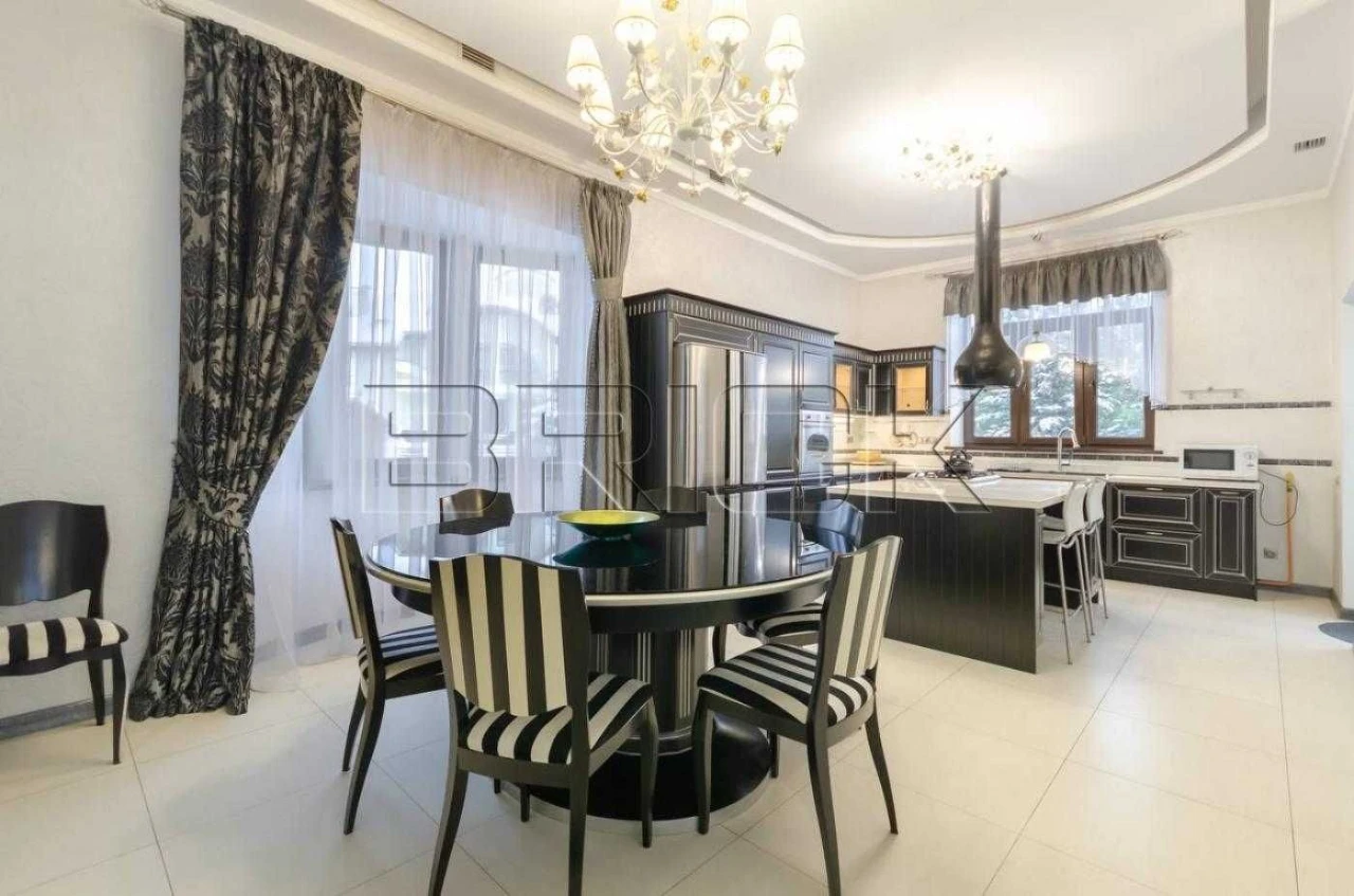 Продаж Будинок Старообухівська 11 1500 м2  Конча - Заспа