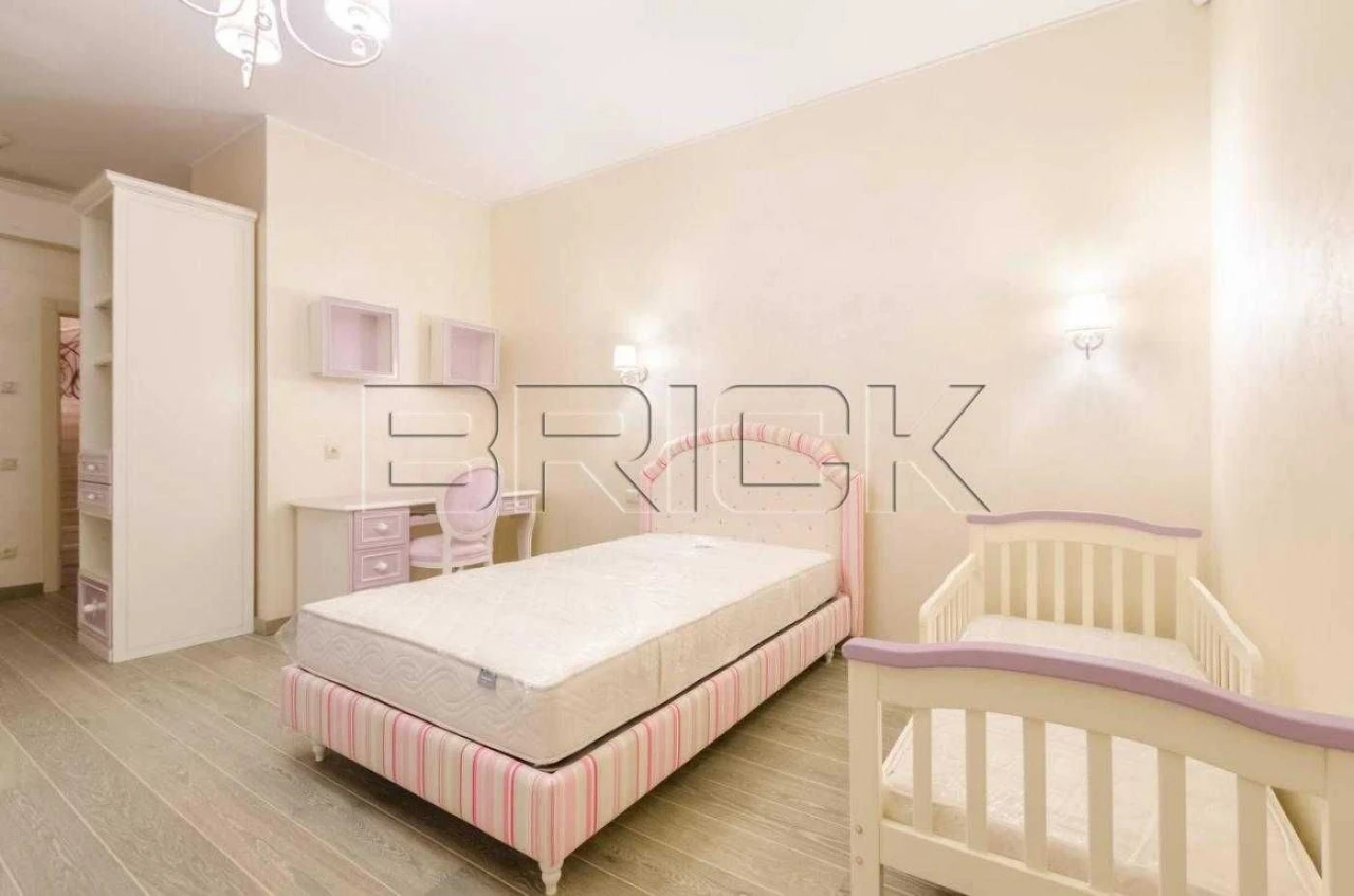 Продаж Будинок Старообухівська 11 1500 м2  Конча - Заспа