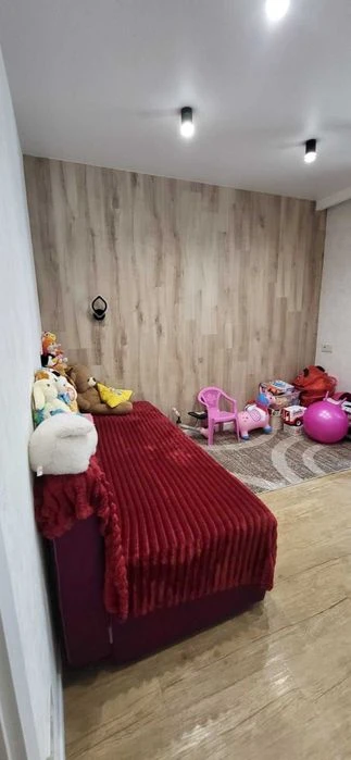 Selling a 43 sq m apartment in the new building of the Skazka MV residential complex.