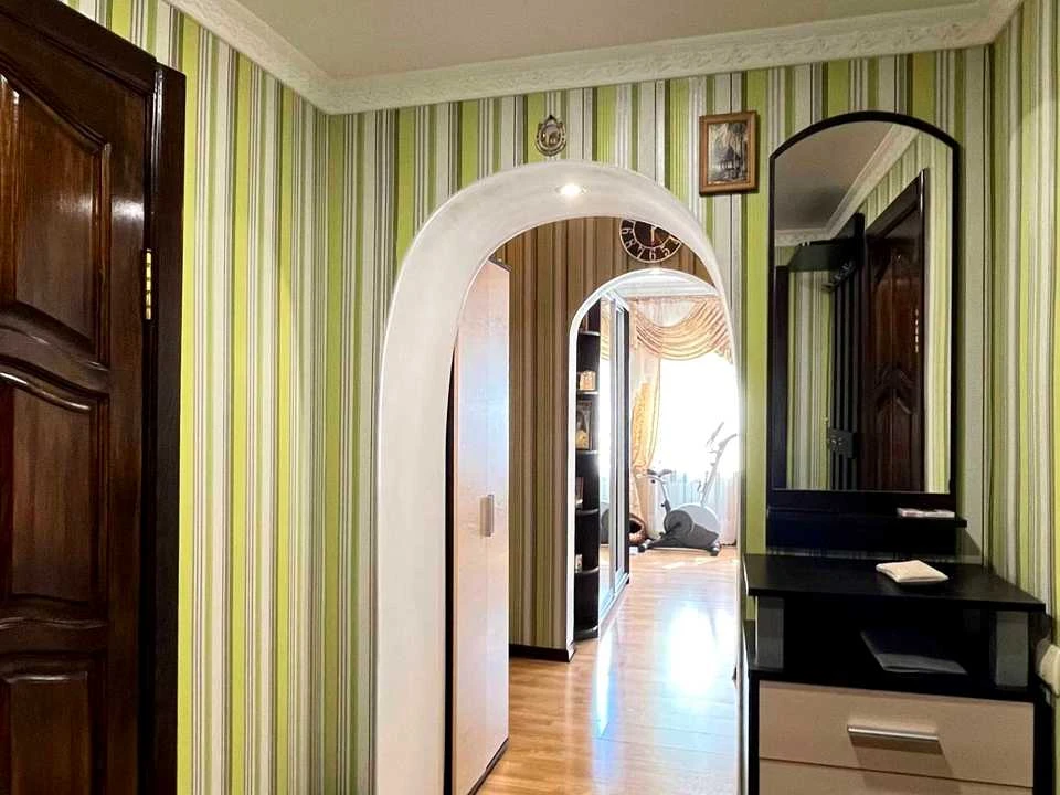 Будинок. Київ, Академіка Івахненка вул. (Чаплигіна)