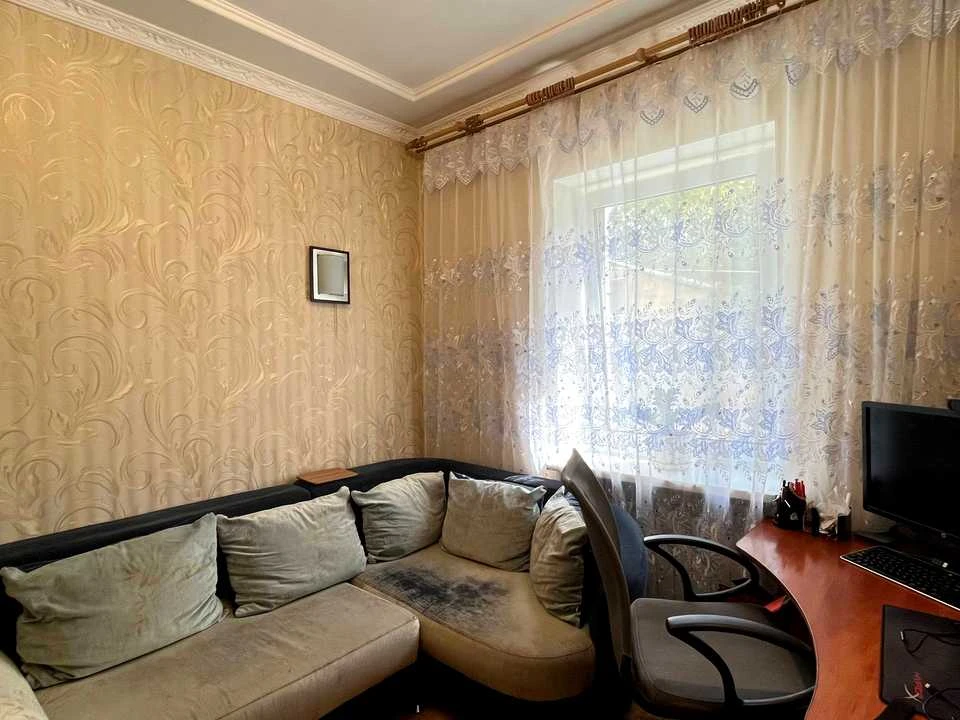 Будинок. Київ, Академіка Івахненка вул. (Чаплигіна)