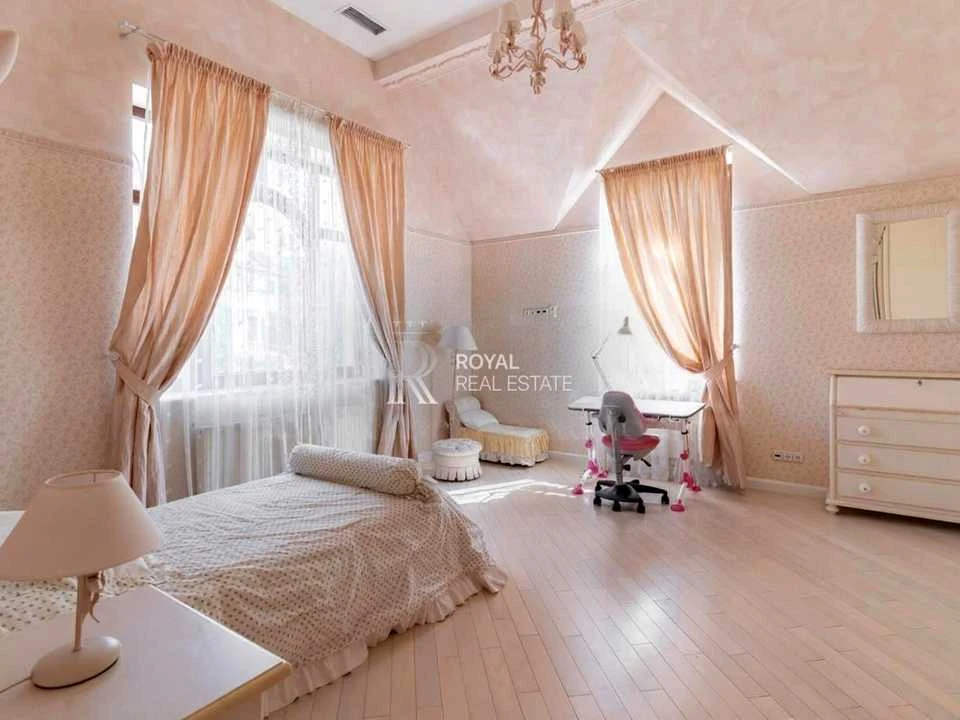 Будинок. Київ, Петра Радченка вул.