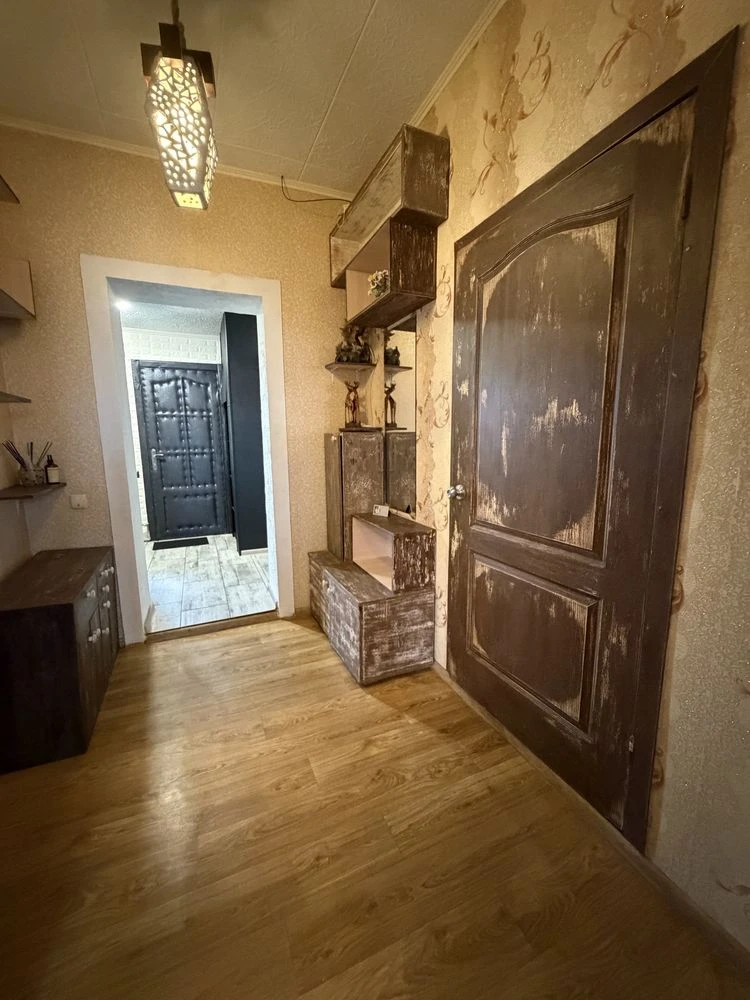 Продаж частини будинку , 50 м, газ , дві кімнати , гараж , п