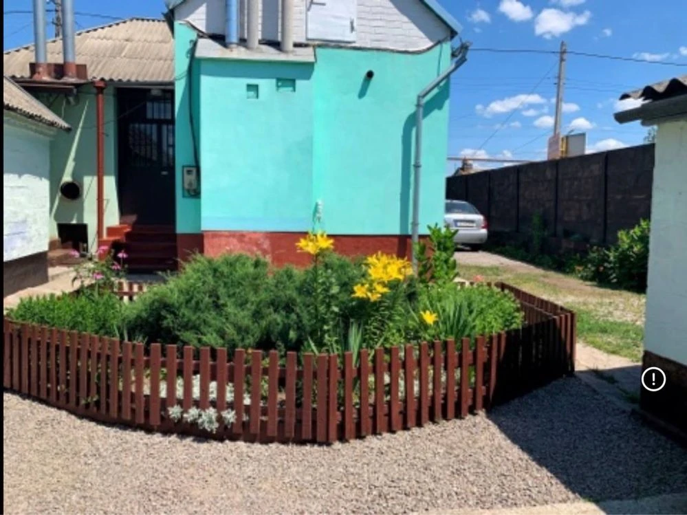 Продаж частини будинку , 50 м, газ , дві кімнати , гараж , п