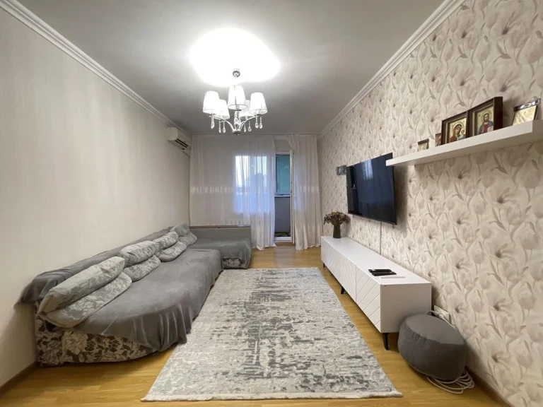 Продам простору 3-кімнатну квартиру 92 м² + 2 паркомісця | в