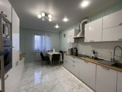 Продам простору 3-кімнатну квартиру 92 м² + 2 паркомісця | в
