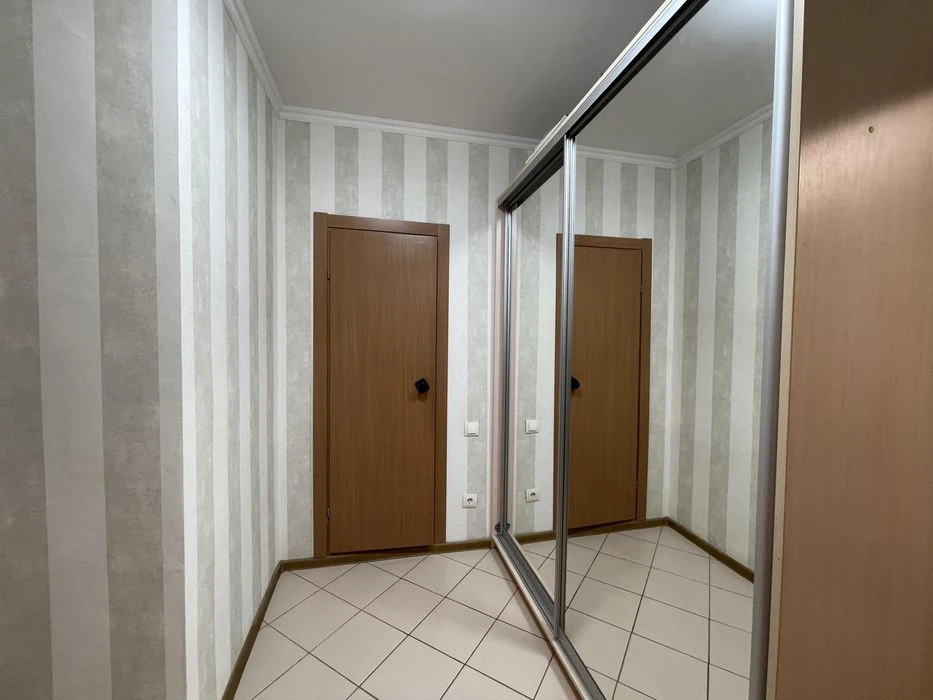 Продам простору 3-кімнатну квартиру 92 м² + 2 паркомісця | в