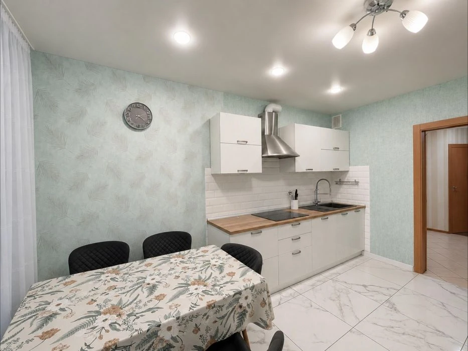 Продам простору 3-кімнатну квартиру 92 м² + 2 паркомісця | в