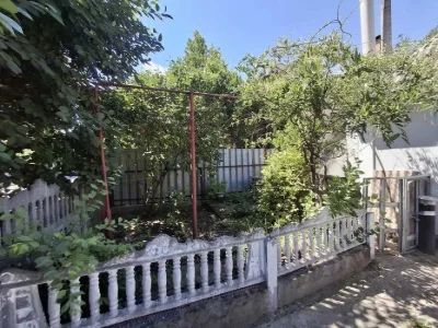 Продам дом в Таромском на просторном участке 25 соток.