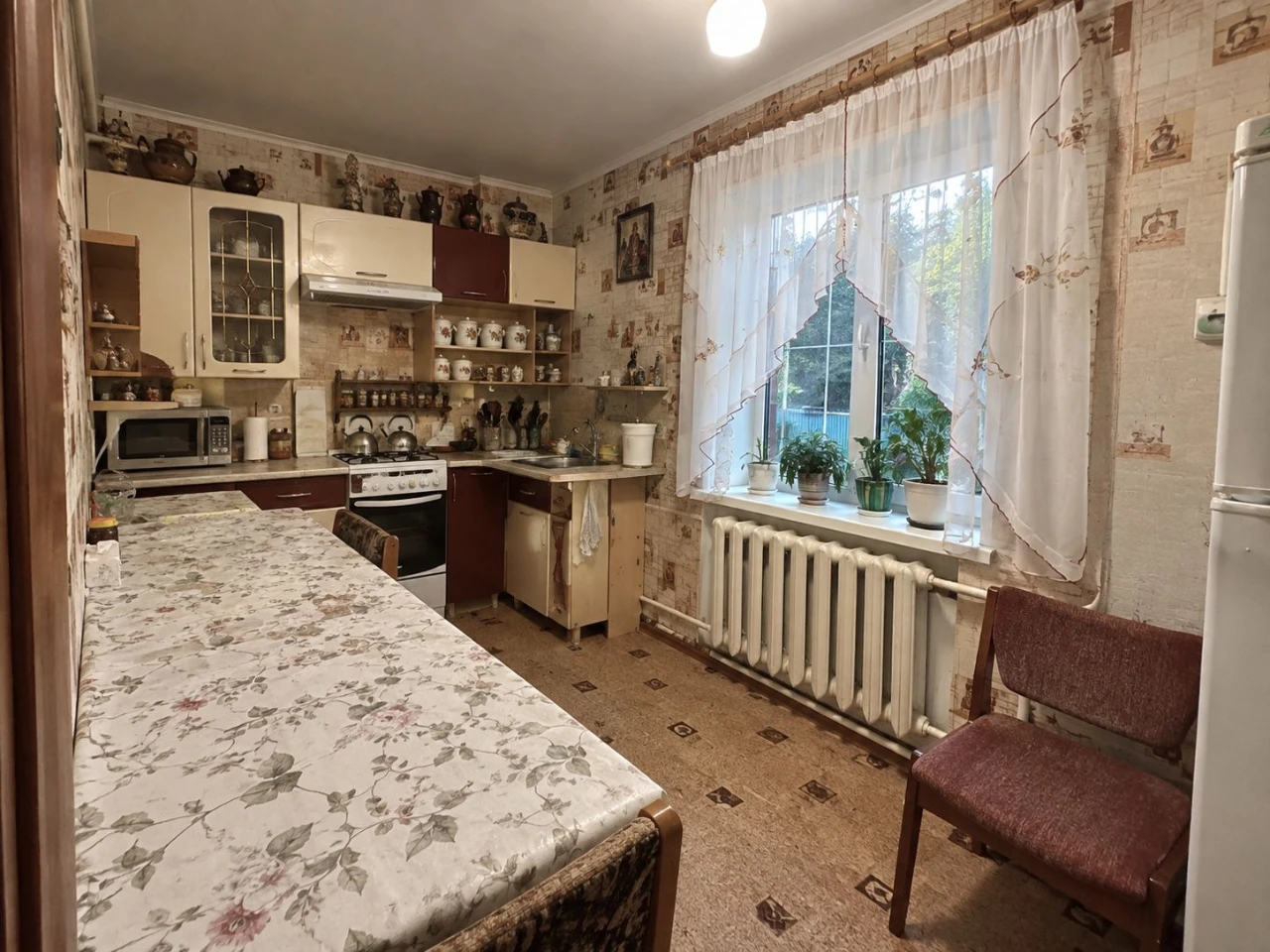 Продам дом в Таромском на просторном участке 25 соток.