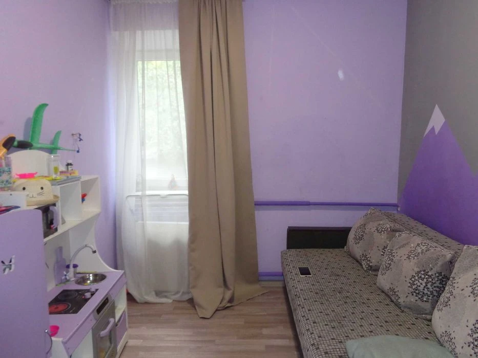 Затишний будинок на 2 входа, з ремонтом, гаражем та плодючім