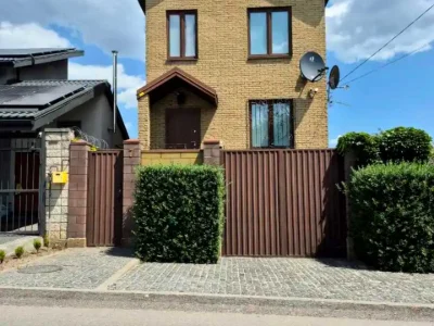 Будинок. Дніпро, Карабінівська