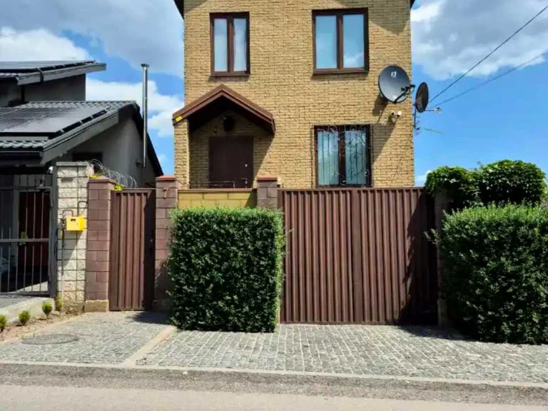 Будинок. Дніпро, Карабінівська