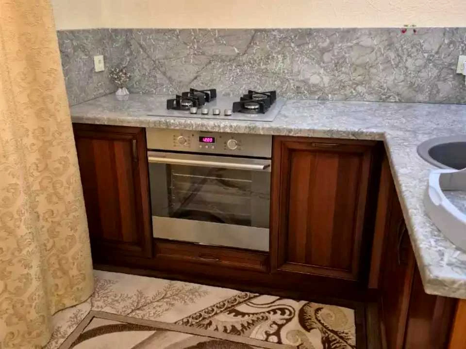 Будинок. Дніпро, Карабінівська