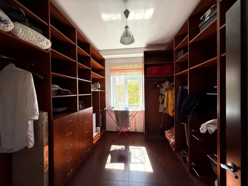 Будинок. Дніпро, Юрія Лісняка вул. (Робкорівська)