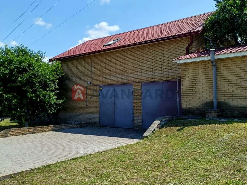Будинок. Дніпро, Малахітовий пров.
