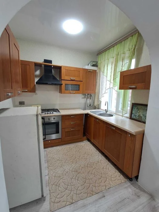 Продам дом, участок 8 сот, новый евроремонт, газ. Улица Киев