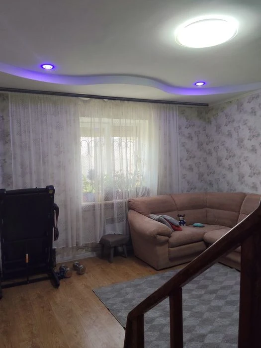 Продам сучасний власний будинок Новакодацький р-н ,вул.Гладч