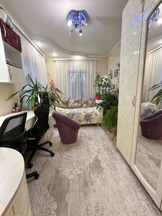 Sale of two houses on one plot, on Stratosverna Street