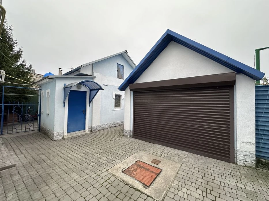 Sale of two houses on one plot, on Stratosverna Street