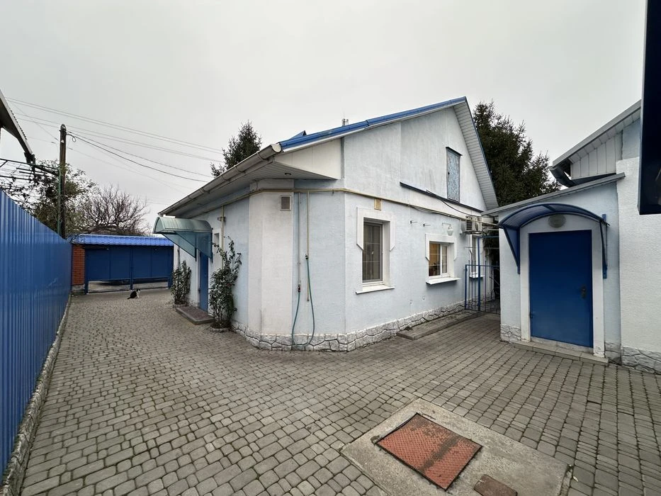 Sale of two houses on one plot, on Stratosverna Street