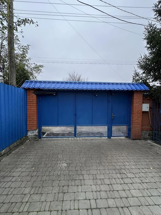 Sale of two houses on one plot, on Stratosverna Street