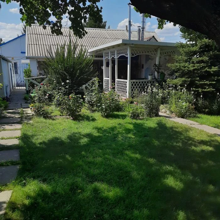 Sale of two houses on one plot, on Stratosverna Street
