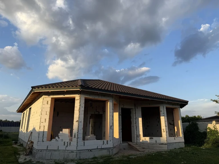 Продам будинок новобудову в місті,(ВЛАСНИК) район каравана