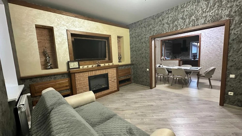 Продам 2-х этажный дом с ремонтом район ул. Киевской Днепр