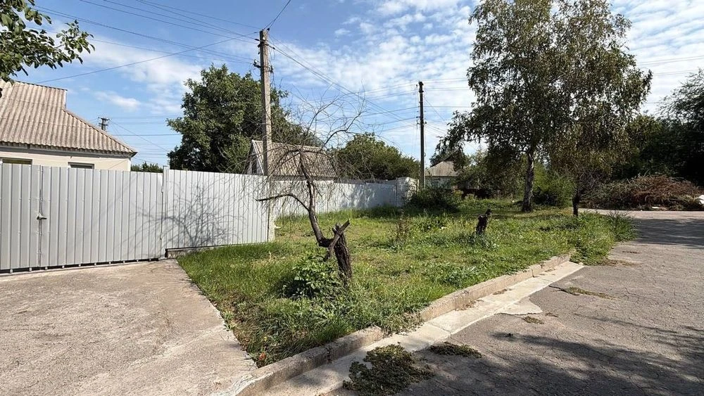 Частина будинку з власним двором, окремим в’їздом та привати