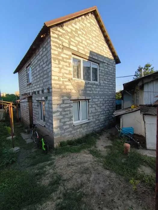 Продам 2 будинки на одній ділянці в Центрі